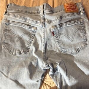 Light Wash Levi Boyfriend Jeans - 29